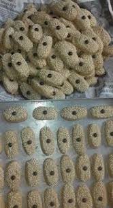 Yang pasti rasanya juga lembut loh bun, semoga bermanfaat ^__^. Cara Membuat Kue Makmul Tanpa Mixer Dan Telur Kue Kering Kue Kering Mentega Kue