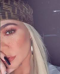 Matrix celebrity stylist george papanikolas shares his tips for choosing the perfect brown in your 20s. Khloe Kardashian Debuts Brunette Look Looks Unrecognizable From Her Blonde Look Keeping Up With The Kardashian Jenner S Television Shows Celebrity Taylor Swift Kim Kardashian
