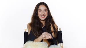 Olivia rodrigo is an american actress and singer who is best known for playing the lead role as paige olvera in disney's bizaardvark. Olivia Rodrigo Sings Taylor Swift No Doubt Drivers License In A Game Of Song Association