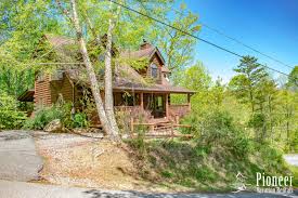 We are dedicated to providing peace, quiet, and relaxation for our guests. Jackson Mountain Homes Lil Cabin In The Woods Inactive Gatlinburg Tn Vacation Rentals Renttennesseecabins Com