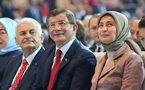 Cem küçük'ün biyografisi (özgeçmişi), aslen nereli olduğu, eşi ve ailesine ilişkin bilgiler ile yazıları yer almaktadır. Cem Kucuk Ten Sare Davutoglu Tepkisi Bu Bir Ahlaksizliktir Internet Haber