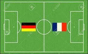 Alemania y francia se enfrentan hoy en uno de los partidos más esperados de la eurocopa. Juego De Futbol Francia Vs Alemania Con Banderas Fotos Retratos Imagenes Y Fotografia De Archivo Libres De Derecho Image 79330883