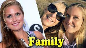 The beast cites a source claiming her husband's friendship with epstein… still haunts melinda. while it's unclear whether apparent disgust over epstein was the deciding factor in opting to exit her. Elise Mertens Family With Father Mother And Boyfriend Robbe Ceyssens 2020 Youtube