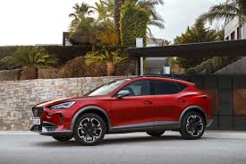 Mide 4,45 metros de largo (7 cm más que un ateca), pero es más bajo y tiene una. Nuevo Cupra Formentor 1 5 Tsi 150cv Precio Renting Datos Y Video