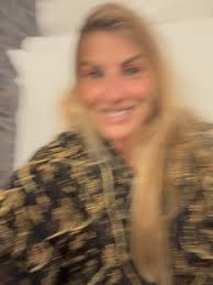 Não existe molécula no mundo que esteja parada! Tudo está em constante  movimento! Tudo está em constante transformação! Tire essa idéia da sua  cabeça de que as coisas não estão acontecendo para