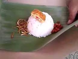 Minyak kelapa yang baik berpengaruh dengan bahan pokok dan proses membuatnya.untuk itu simak cara membuat minyak kelapa yang perlu diketahui! Cara Membungkus Nasi Lemak Yang Paling Mudah Youtube