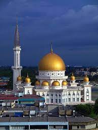 Masjid bandar diraja klang yakınlarındaki oteller: Pb013075 Lr2 Golden Domes Of Masjid Bandar Diraja Klang Seen From 9th Floor Window Of A Hotel Masjid Beautiful Mosques Islamic Architecture