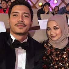 Raja muda selangor, tengku amir bersama ibunya lisa davis (atau nur lisa idris) dan teman wanitanya. Neelofa Icin 110 Fikir Giyim Basortusu Modasi Casual Hijab Outfit