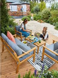 Un Salon De Jardin En Bois Massif Et Durable En 2020 Meuble Jardin Salon De Jardin Bois Mobilier Jardin