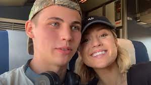 Addison rae and tanner buchanan appeared at mtv awards and shared a steamy kiss on stage. Die Realen Partner Der Cobra Kai Besetzung News24viral