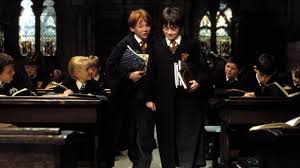 Orphelin, harry potter a été recueilli en bas âge par sa tante pétunia et son. Harry Potter A L Ecole Des Sorciers Film Complet En Streaming Francais Hd Vf