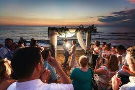 Vuoi organizzare il tuo matrimonio in spiaggia? Matrimonio In Spiaggia Come Celebrare Le Nozze In Riva Al Mare