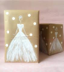 Make A Pretty Gift With White Ink And Kraft Paper Kraft Mint Bridal Shower Gift Wrapping Ideas Creative Gift Wrapping Gift Wrapping