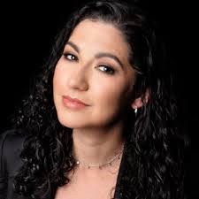 Daris Hechevarria's Instagram, Twitter & Facebook