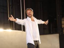 He is an actor, known for vorstadtweiber (2015), the experiment (2001) and hamlet_x (2003). Philipp Hochmair Ein Viel Bejubelter Ersatz Jedermann Sn At