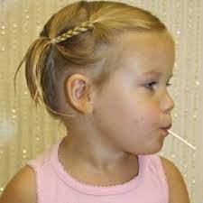 Des tresses au fil avec une variante: Coiffure Petite Fille Cheveux Courts Cheveux Beaute Tendances Et Conseils 2016 2017 Coiffures Filles Coiffure Petite Fille Cheveux Courts