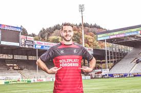 Die beliebtesten spielernummern, bestseller und aktuelle angebote für trikots vom vfb stuttgart. Bunt Und Wild Vfb Stuttgart Setzt Mit Sondertrikot Zeichen Fur Vielfalt Fussball24 De Das Trikotportal