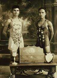 Dva bronzy brali filipínci i v atletice, roku 1932 ho v amsterdamu získal trojskokan simeon toribio a roku 1936 v berlíně v běhu na 400 metrů překážek miguel white. Teofilo Yldefonso Medals Celebrating The 26 Greatest Filipino Olympians Olympians Filipino Philippine Star