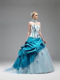 Robes cérémonie longues ou robes de cérémonie asymétriques…, nous faisons de chaque femme la plus belle à chacune de ses soirées. Mariage Turquoise Ivoire Ou Blanc Idees Tenues De Ceremonie Melle Cereza Blog Mariage Original Robe De Mariee Coloree Robe De Mariee Turquoise Robe De Mariee Couleur