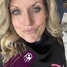 Anyone know of a certified baker who makes a large amount of cake pops?