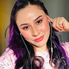 ALGUIEN me puede decir quien es la chica a la que Bad le dedico un disco  entero? 🫤 Tengo esa duda hace raaaato