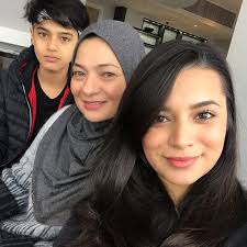 Neelofa dalam kenyataan dikeluarkan sebentar tadi berkata, adalah lebih baik jika perkara ini diuruskan oleh keluarga. Neelofa Tak Pernah Hutang A Datin Noor Kartini Dedah Sikap Cara Didik Anak Nona