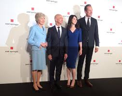 Über 7 millionen englischsprachige bücher. Jeff Bezos Axel Springer Award
