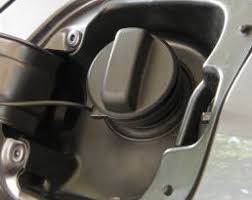 أسباب وجود رائحة بنزين داخل السيارة