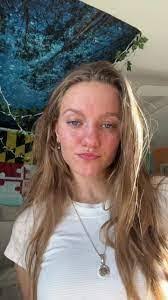 Lea Ayers's Instagram, Twitter & Facebook