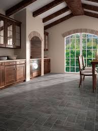 Además, quería poner en los baños y en la cocina, pero no se si tendré problemas. Night Slate Black Faus Suelo Laminado Tarimas Suelos