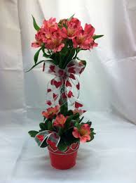 Welcome To Casey S Garden Shop Florist Bloomington Il Valentines Flowers Valentine S Day Flower Arrangements Valentine Flower Arrangements