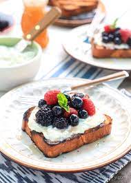 Grilled Brioche With Berry And Vanilla Ricotta Cheese Dessert Recipe Desserts Christmas Food Desserts Dessert Recipes Easy