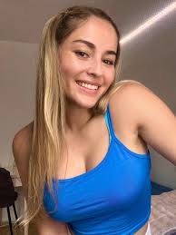 مارغوت روبي تبلغ من العمر 34 عامًا فقط وأنا فقط 30 عامًا. الناس مرتبكون  جدًا بسبب الفلاتر والبوتوكس والمكياج لدرجة أنهم ليس لديهم أدنى فكرة عن شكل  طفل يبلغ من العمر 30