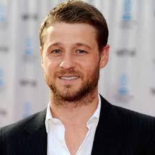 The marcel white, James Gordon (Ben McKenzie) in Gotham S03E02