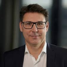 Robert Wineinger's Instagram, Twitter & Facebook