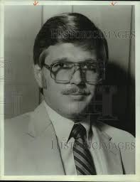 1982 Press Photo Robert Rising, Hotel St. Anthony Executive Assistant  Manager