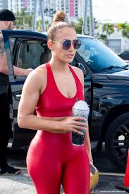 Jennifer lopez definitely knows how to rock the toe and you shouldn't be turned off by her white yoga pants. Jennifer Lopez Cameltoe Free Cameltoe Pictures