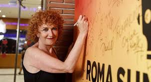 La sua carriera è partita nel 1968 e da allora ha collezionato dal 2007, fiorella mannoia ha reso nota la sua relazione con carlo di francesco (di 26 anni più giovane) tramite un post social. Fiorella Mannoia E La Stalker Arrestata Il Dolore Della Cantante Su Fb Mi Dispiace Per Lei Non Ho Avuto Scelta