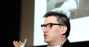 Technology influences public speaking in U.S., expert says