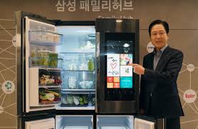 Enjoy fresh, filtered water from the water & ice dispenser. Samsung Advances Home Automation By Stepping Into The Kitchen With A Smart Refrigerator Called Family Hub Patently Apple