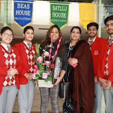 Unsw Australia Director And Partner Recruitment Visits Saffron Public School Public School School Of Engineering Business School