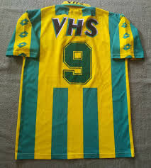 Vom niederländischen fußballverein ado den haag findest du trikots hier bei unisport. Ado Den Haag Home Fussball Trikots 1997 1998 Sponsored By Vhs Onroerend Goed