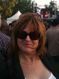 Seeking a box manufacturer in Manitoba. We need to buy 8x6x10 inch custom  cardboard boxes for our products, ideally white, but I'm drawing a blank  for where to order. We're willing to