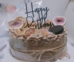 写给28岁的老公： 首先祝你生日快乐[蛋糕] 在将近2年的平凡时光里，多么庆幸有