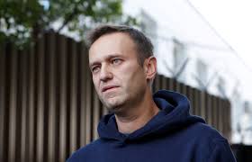 Он отказывается принимать пищу, пока его не осмотрит врач, поскольку его ноги теряют. Hodorkovskij Navalnyj Mozhet Okazatsya V Tyurme Na Neopredelennyj Srok Ru Delfi