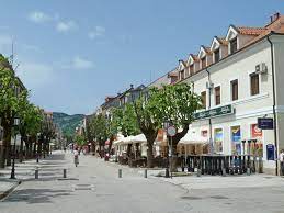 Featuring a bar, garden and views of garden, hotel gradska cetinje is located in cetinje, 13 mi from lovcen national park. Stadt Cetinje Historische Und Kulturelle Zentrum Globtour