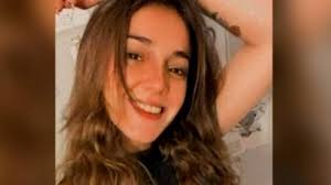 Tenía 25 años y seis de ellos los vivió en la policía de investigaciones.esto, hasta que ayer se informó de la muerte de la subinspectora valeria vivanco, quien falleció tras recibir un disparo en medio de un procedimiento en la pintana. Tenia Solo 25 Anos Funcionaria De La Pdi Murio Tras Ser Baleada Durante Operativo En La Pintana Chilevision