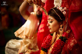 Any wedding photographer in kolkata, west bengal that you can see on this page is a 100% candid photographer so you don't have to browse any other sites. Top 31 Bengali Wedding Photographers Price Reviews Info