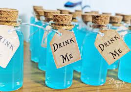 Alice in wonderland is a popular book and film, which often becomes a party theme due to its whimsy décor and bold colors. Alice In Wonderland Birthday Party Tons Of Free Printables And Ideas