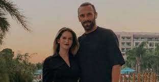 Последние твиты от vedat muriqi (@muriqivedat). Ein Mann Wie Vedat Muriqi Macht Diese Uberraschung Fur Die Frau Nach Der Geburt Des Madchens Lajme Mk Nachrichten Aus Nordmakedonien
